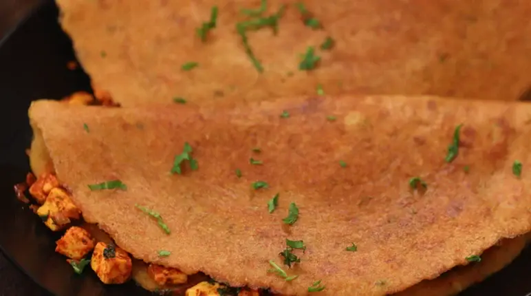 Paneer stuffed moong dal chilla