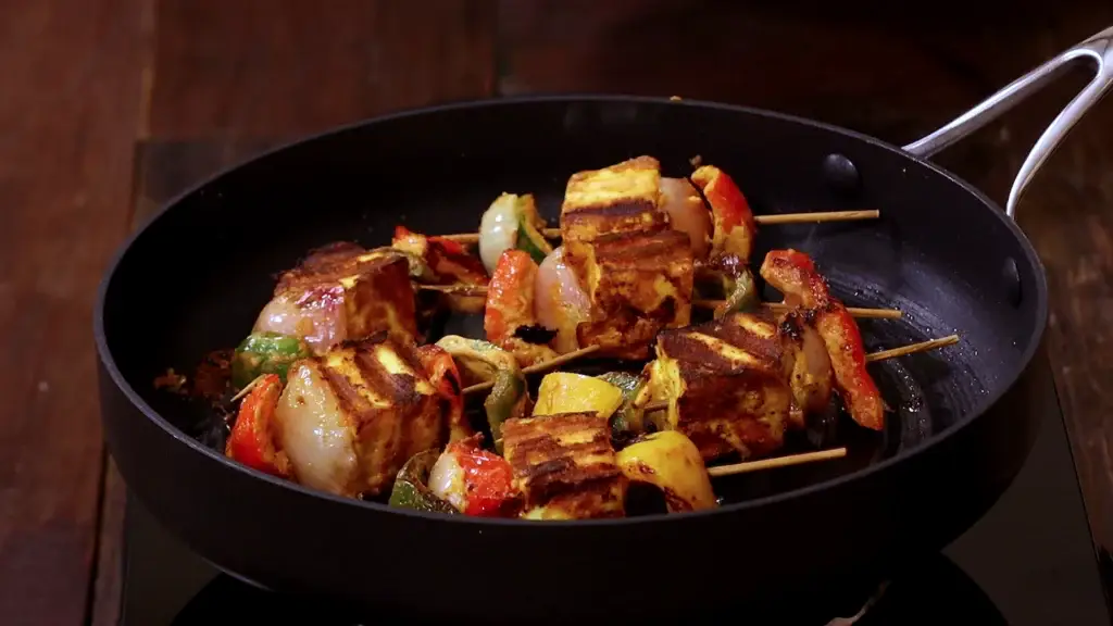 Turning skewers with brush for oiling