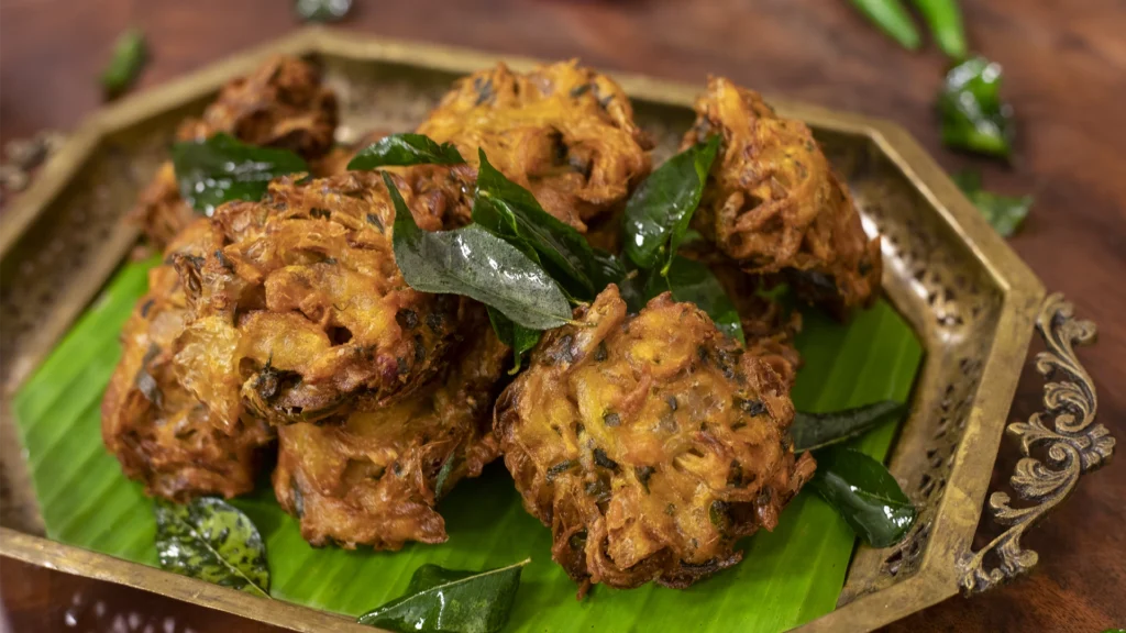 Back-to-School Snack & Lunch Box Recipes: Tasty, Nutritious, and Kid-Approved 10 Onion vadas served with chutney on the side