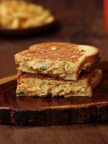 Spicy Red Chilli Sauce Chicken Sandwich