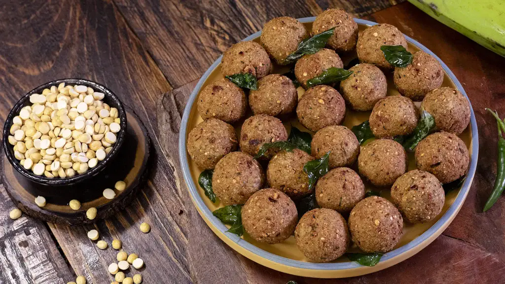 Golden kola balls frying in hot