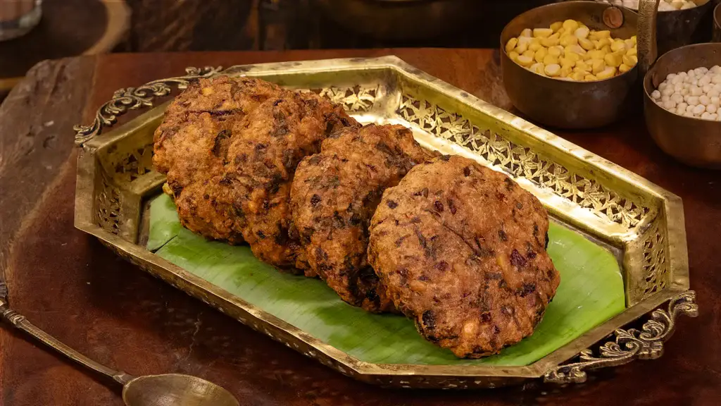 South Indian Breakfast Recipes 6 plate of keerai vadai with chutney