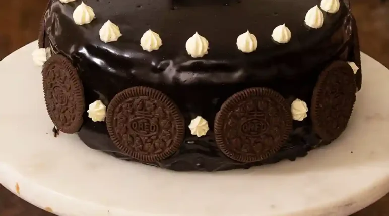 decorated oreo cake